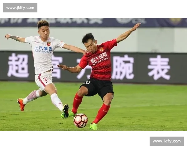 广州恒大与上海上港激战回顾 谁能在中超豪门对决中笑到最后 广州恒大与上海上港激战回顾 谁能在中超豪门对决中笑到最后